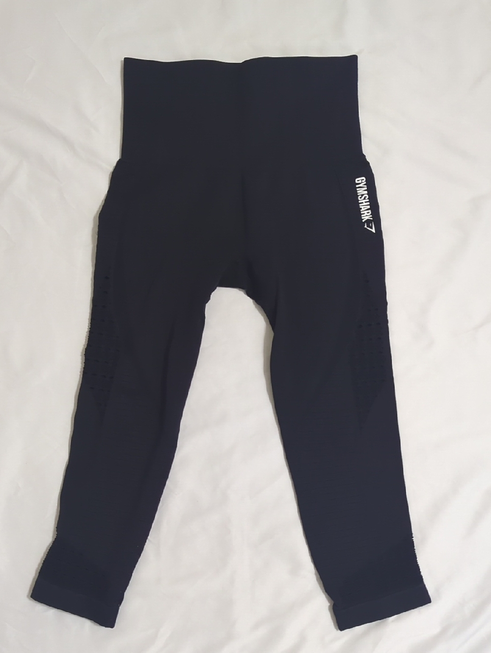 Gymshark Energy Seamless Cropped Leggings, Color Black Size M